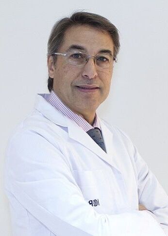 Médico cirujano plastico Manuel Lahera León